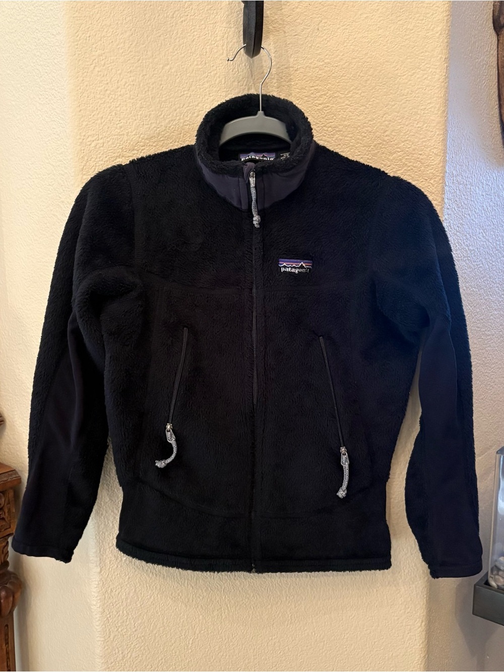 Vintage Patagonia Women Black Full-Zip Fleece “R” Embroidery Jacket Size XS